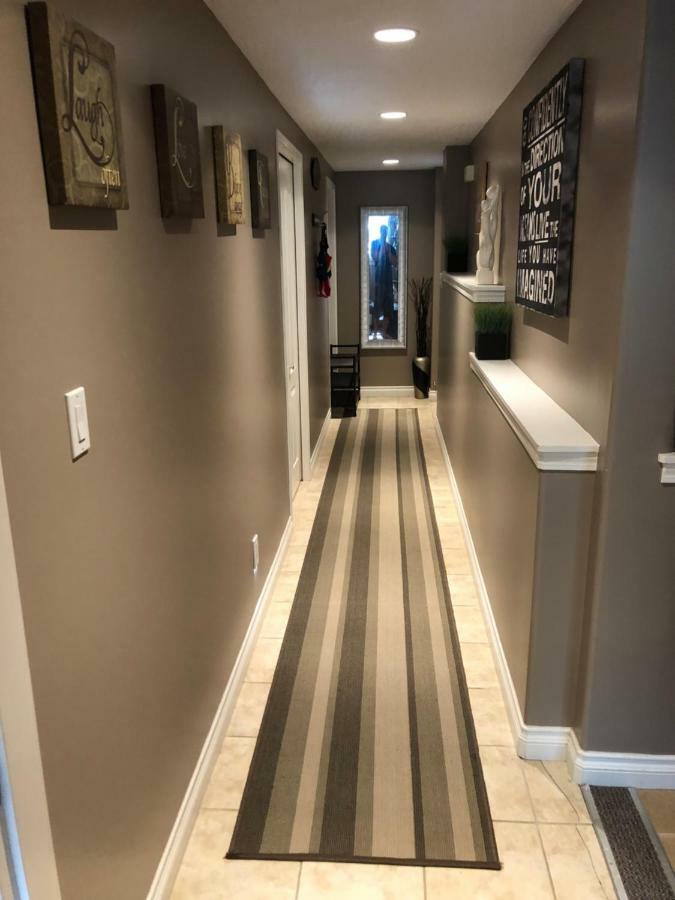 Cozy And Modern 3 Bedroom In Central Location! Victoria Exterior foto
